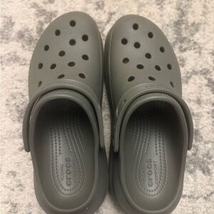 Crocs Classic Crush Clog
Dusty Olive